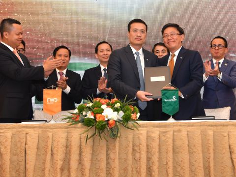 FWD và Vietcombank hợp tác phân phối bảo hiểm qua ngân hàng